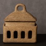 تپه سنگ چخماق ماکت بنا سفالی باستانی از تپه سنگ چخماق شاهرود، نمونه‌ای از معماری آیینی ایران نوسنگی