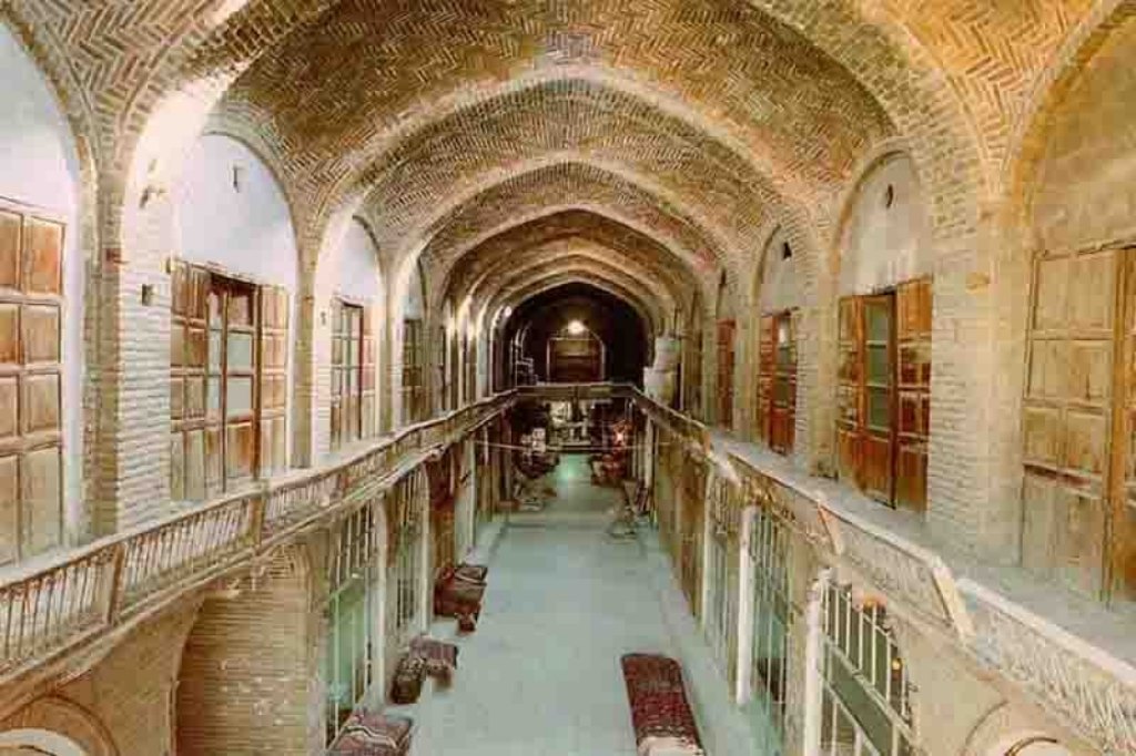 معماری خشتی و طاقهای ضربی بازار قدیمی شهر سمنان