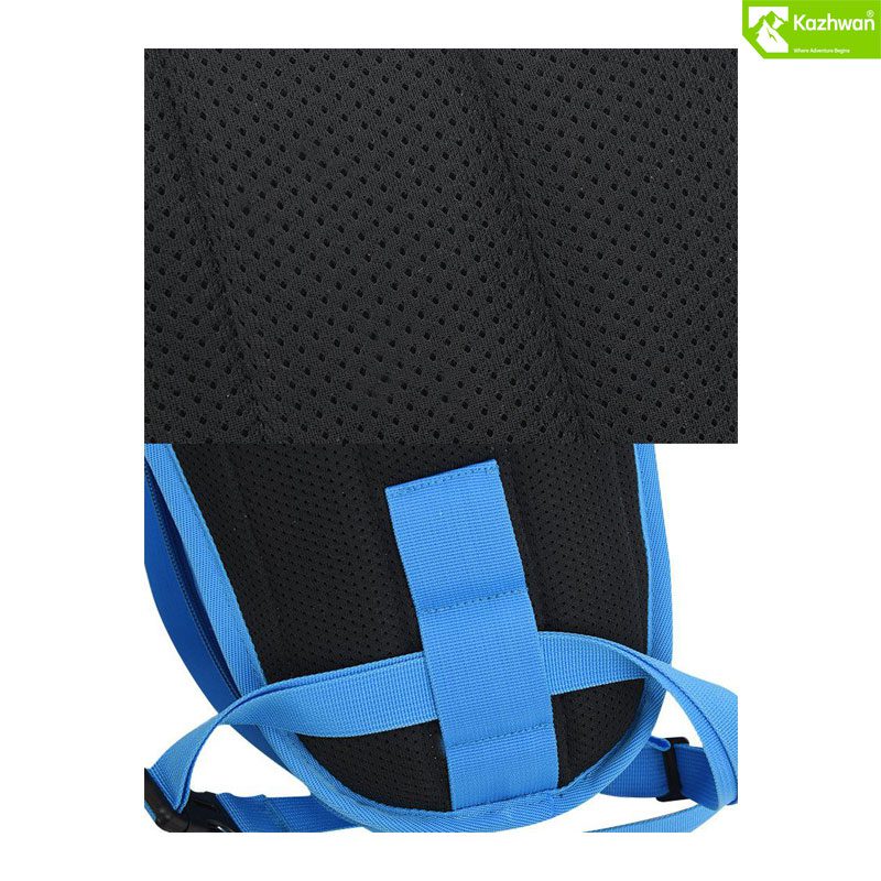 نمای نزدیک از پدهای پشتی و بندهای کیف کمری بلک دیر کد ۱۰۲۰ با طراحی مشبک و تهویه‌پذیر