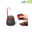 موکاپات آلوکس CW-EM01 در حال آماده‌سازی، دست کاربر در حال قرار دادن فنجان، دانه‌های قهوه در کنار تصویر
