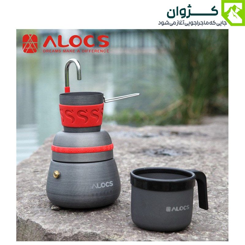 ست کامل موکاپات و لیوان آلوکس CW-EM01 روی سنگ در فضای طبیعت با زاویه روبه‌رو