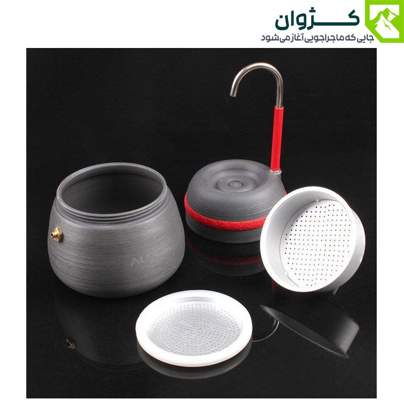 موکاپات آلوکس CW-EM01 با قطعات جداشده شامل بسکت، فیلتر و مخزن آبجوش روی زمینه سیاه