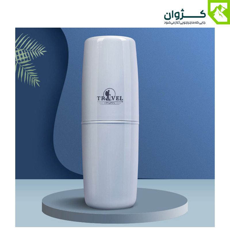 نمای رو به رو از پک آبی Etravel با زمینه طراحی گرافیکی