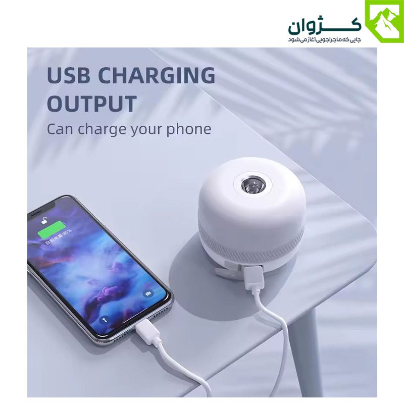 چراغ LV10 در حال شارژ موبایل از طریق پورت USB