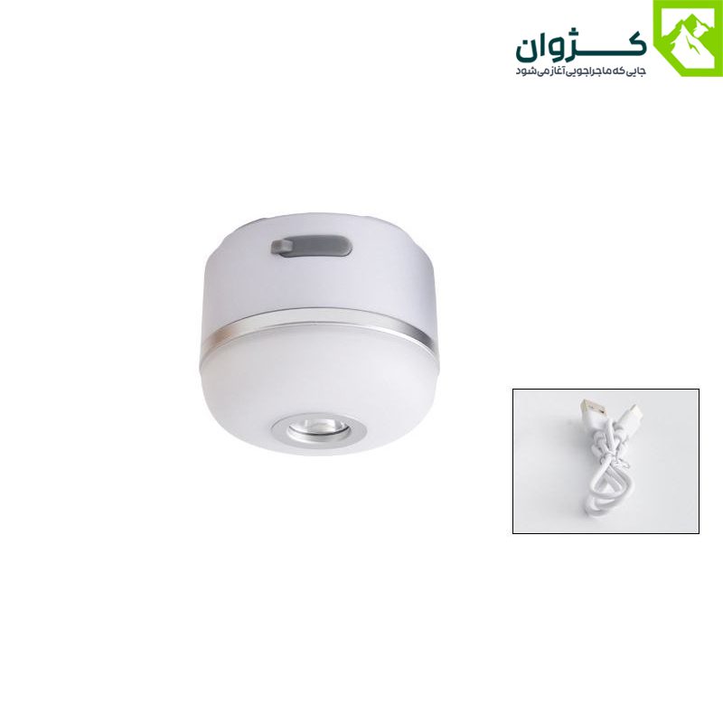 چراغ چادر شارژی M1 سفید آویزان با سیم شارژ در زمینه سفید