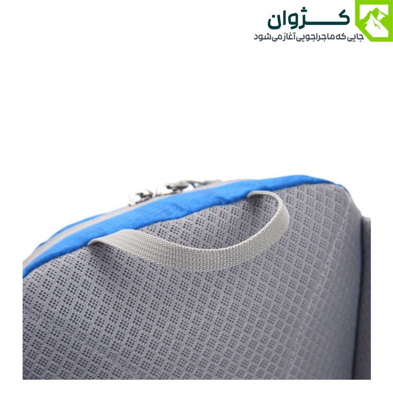 نمای مورب از پشت کوله‌پشتی BLACK DEER با تأکید بر دستگیره حمل مقاوم