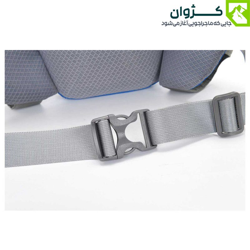 نمای بسته از سگک کمربندی کیف کمری BLACK DEER مدل 1004 از زاویه بالا