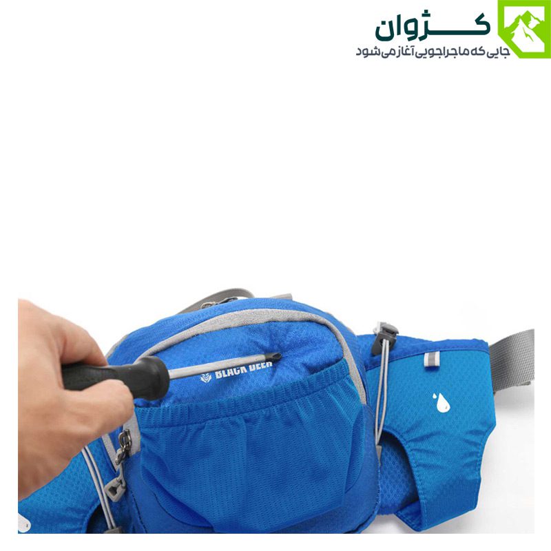 آزمایش مقاومت پارچه کیف کمری BLACK DEER مدل 1004 رنگ آبی با شی تیز توسط کاربر