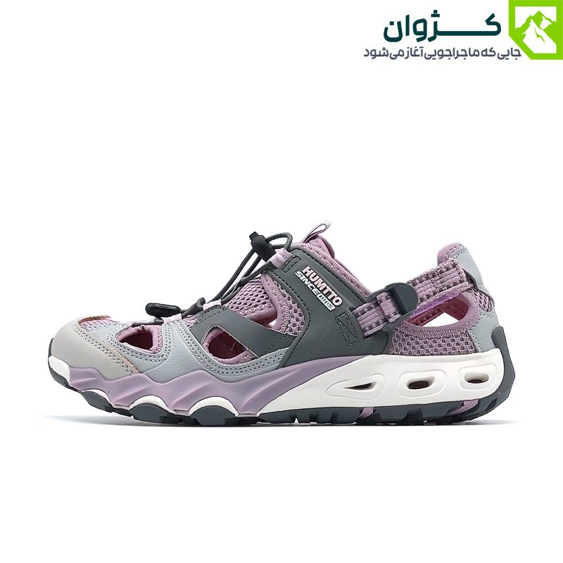 نمای نیم‌رخ از صندل HUMTTO مدل 630261B-6 روی پای چپ، با زاویه مایل