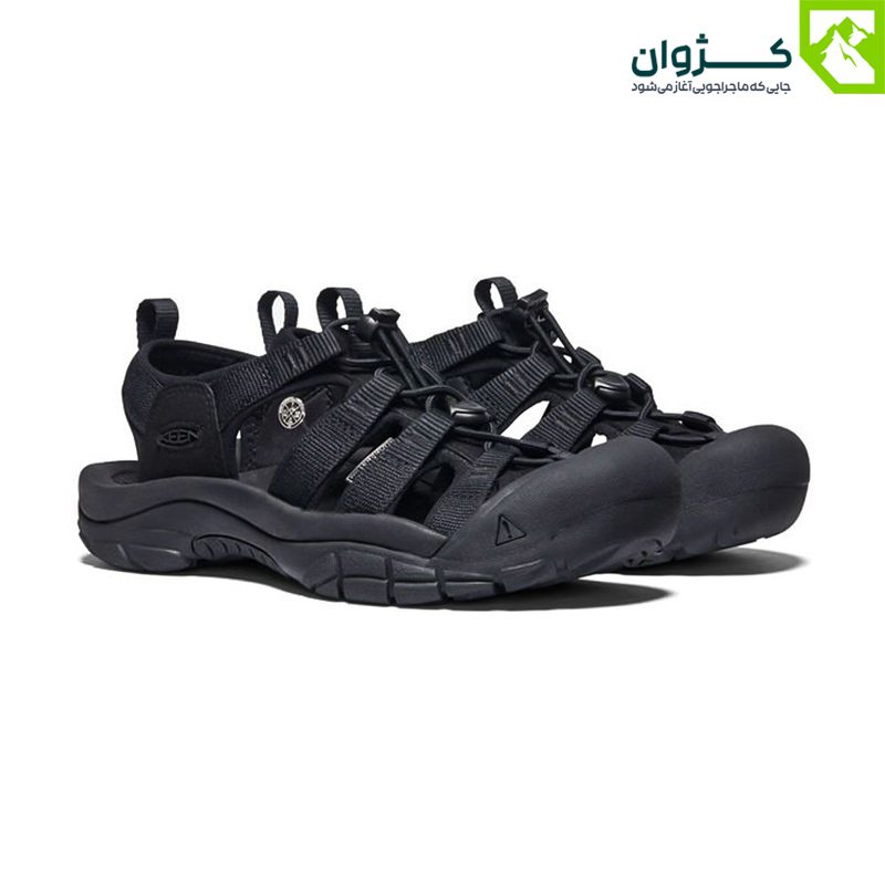 صندل KEEN Newport H2 از زاویه مورب با بند Lace-Lock و فرم Fit-Iconic KEEN