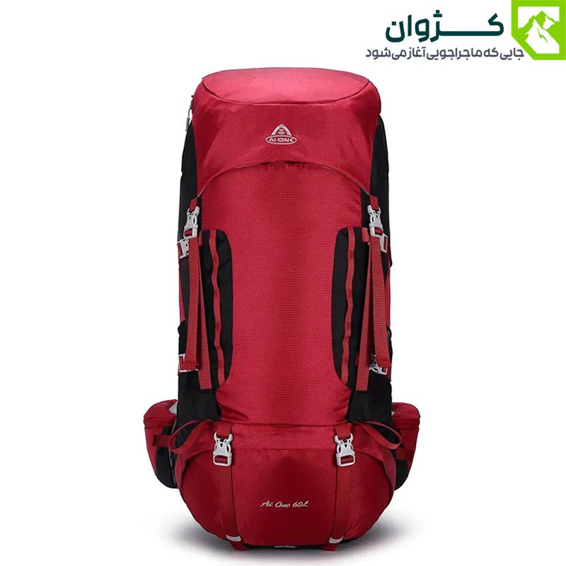 کوله‌ پشتی ایوان رنگ قرمز از نمای کامل جلو در زمینه سفید