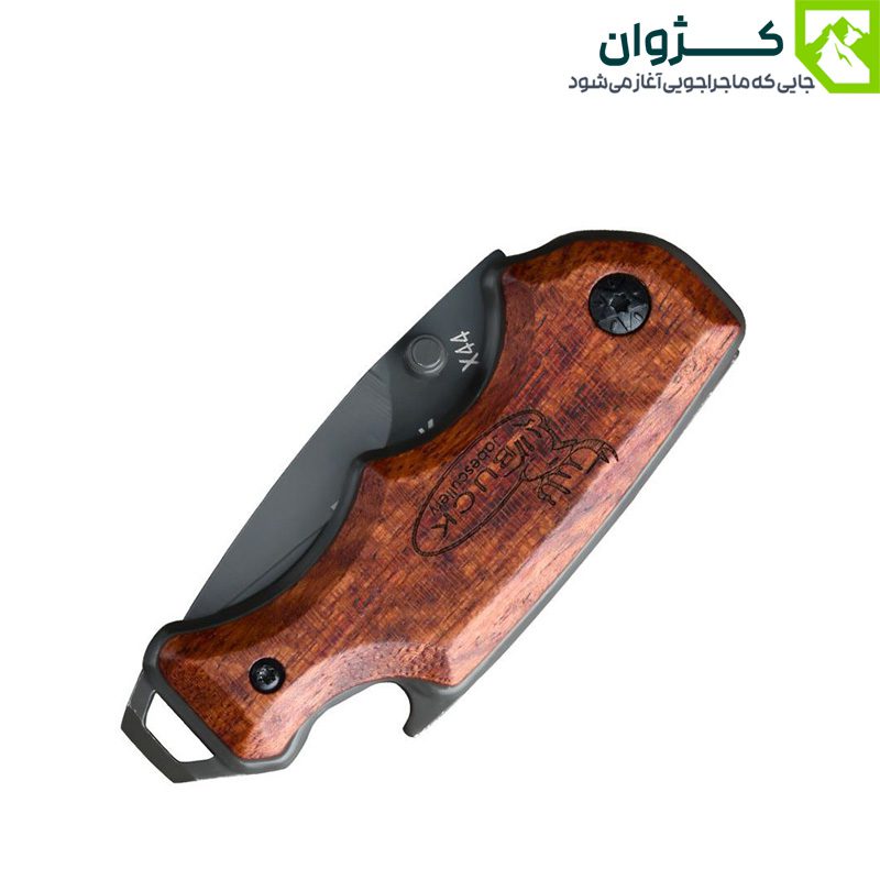 چاقوی باک X44 در حالت بسته، روی زمینه سفید برای نمایش فرم دسته و طراحی کلی.