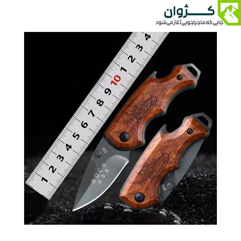 چاقوی باک X44 در حالت باز و بسته، همراه با خط‌کش برای نمایش ابعاد دقیق محصول.