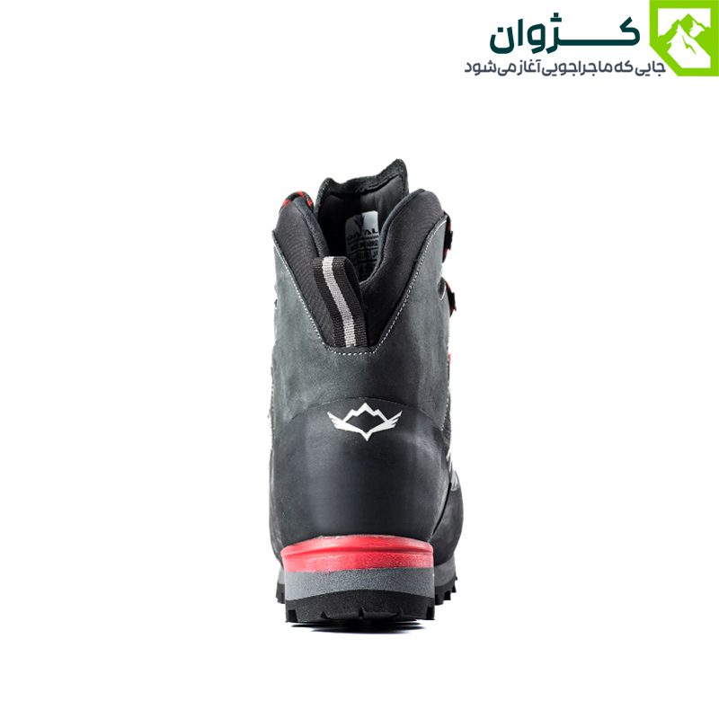 نمای پشتی کفش قرمز S2 قارتال در زمینه سفید، نمایش پاشنه و ساق