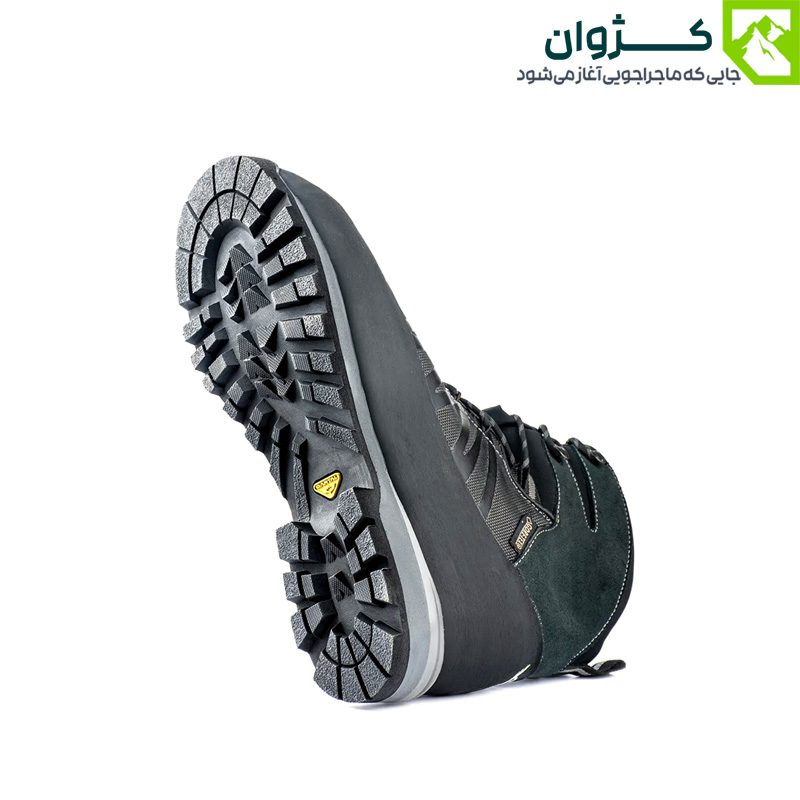 کفش مشکی S2 قارتال با زاویه مورب از زیره در زمینه سفید