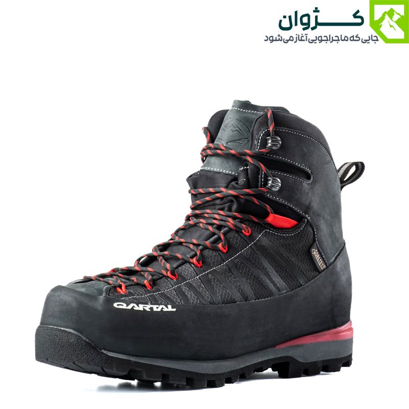 کفش کوهنوردی S2 قارتال رنگ قرمز با زاویه مورب در زمینه سفید