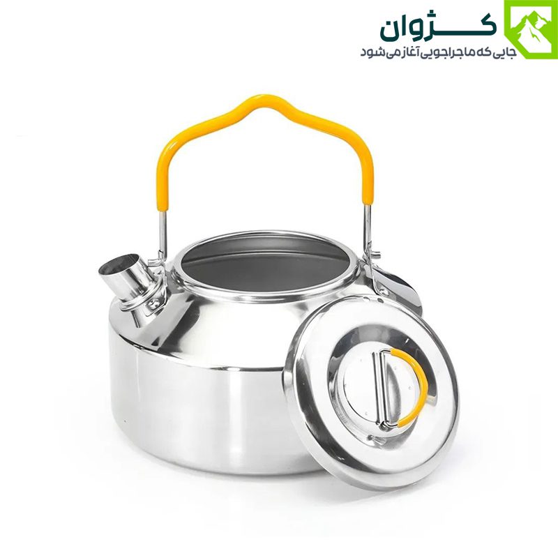 کتری استیل 0.9 لیتری با درب باز، قرار گرفته در کنار محصول اصلی روی زمینه سفید.