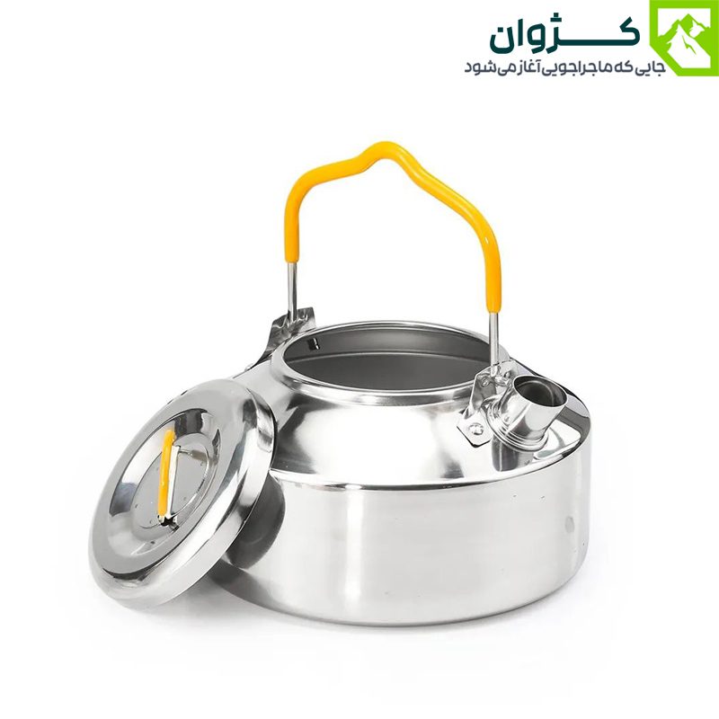 کتری استیل 0.9 لیتری از زاویه بالا و نمای رو‌به‌رو، روی زمینه سفید برای نمایش فرم کلی محصول.