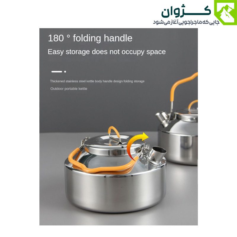 کتری استیل 0.9 لیتری با دستگیره بسته‌شده، نمایش حالت جمع‌شده برای حمل آسان.