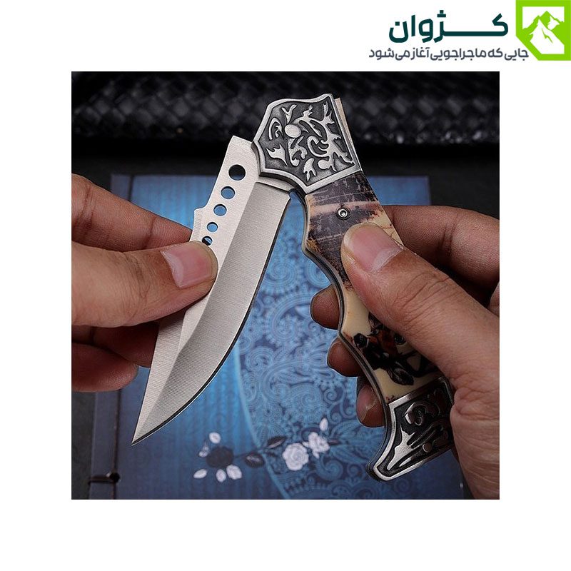 چاقوی FB0069 در دست کاربر در حال باز شدن، نمایش خوش‌دستی و کنترل آسان