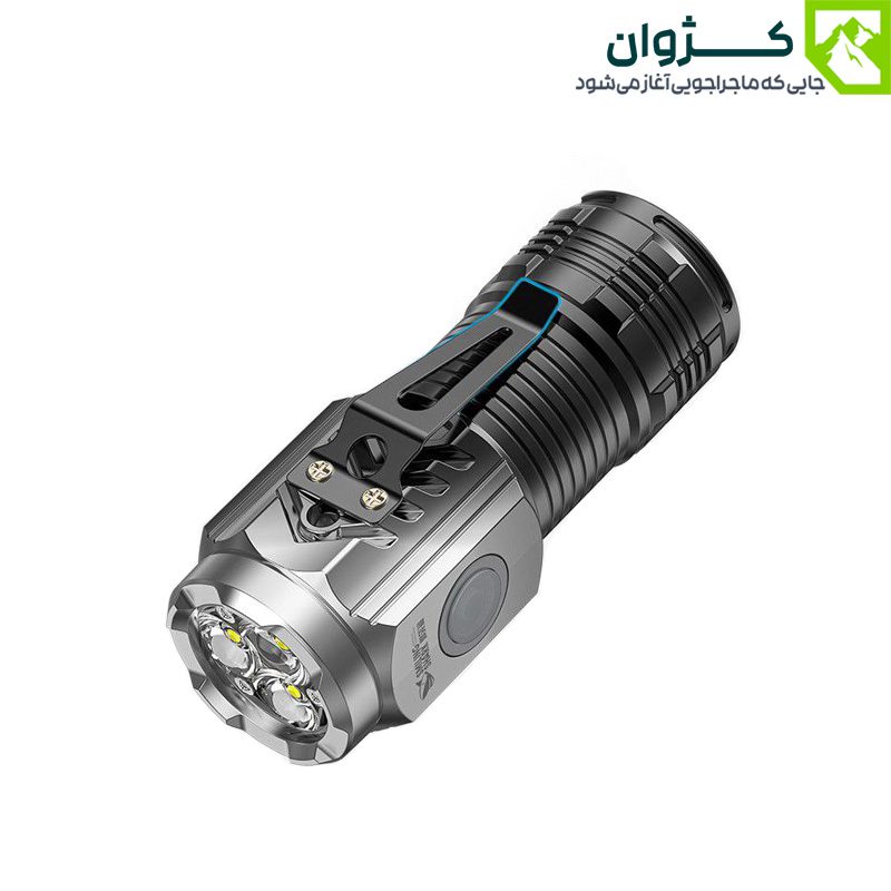 نمای نزدیک از چراغ قوه SMILING SHARK SD-1033 با جزئیات کامل در زمینه سفید