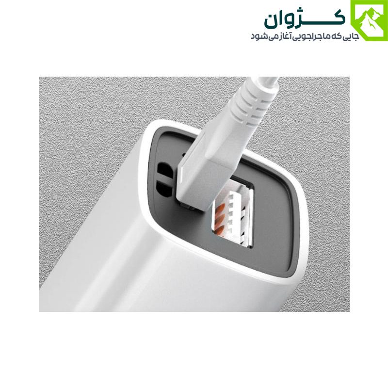 نمای نزدیک از پورت USB چراغ‌قوه SMILING SHARK مدل 617A برای شارژ و خروجی برق
