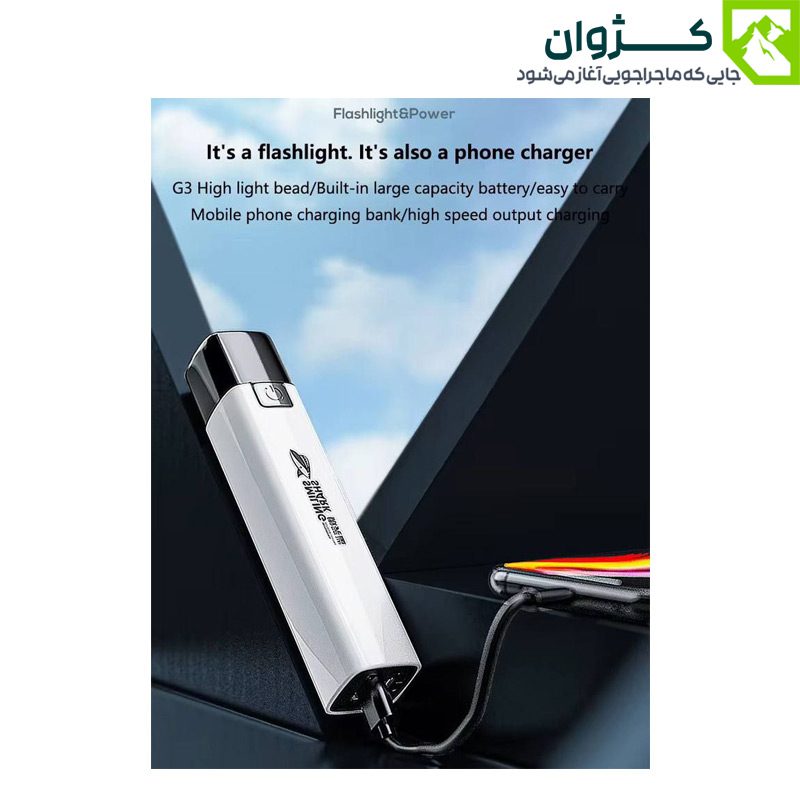 چراغ‌قوه SMILING SHARK مدل 617A در حال شارژ کردن گوشی موبایل، تأکید بر قابلیت پاوربانک