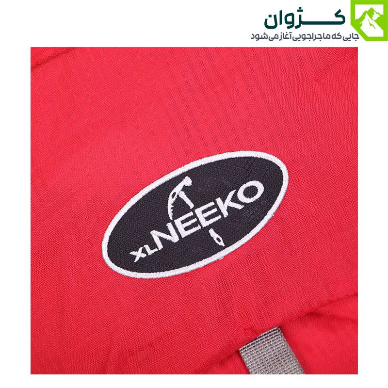 دوخت برند NEEKO روی بدنه کوله نیکو مدل INTEGRAL، نمای نزدیک