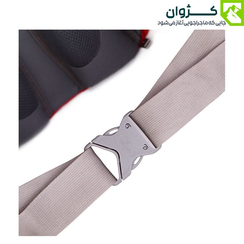 بند شکمی کوله نیکو با سگک برنددار، زمینه سفید