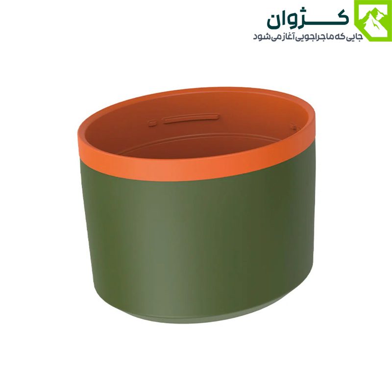 درب تک فلاسک سبز روی زمینه سفید