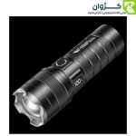 چراغ قوه SMILING SHARK SD-8101 در زمینه مشکی، نمایش حالت حرفه‌ای و جلوه نورپردازی قدرتمند