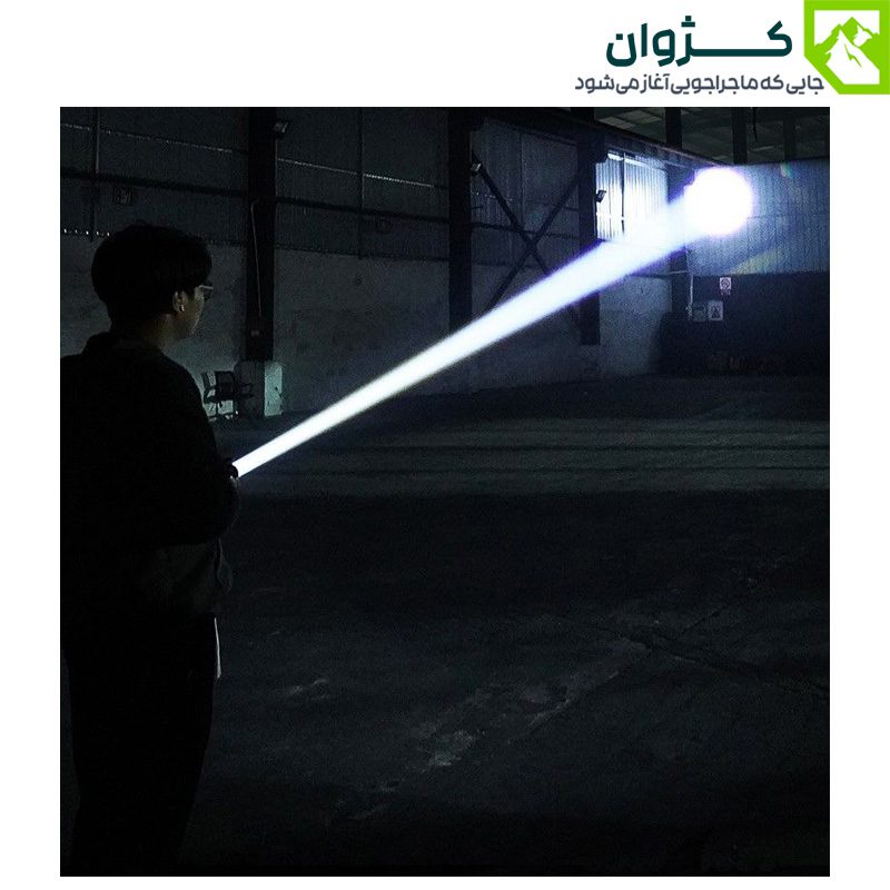 نور نقطه‌ای چراغ قوه SD-8101 در فضای بسته