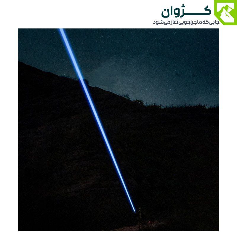 خط نور متمرکز چراغ قوه SMILING SHARK در حالت زوم در شب