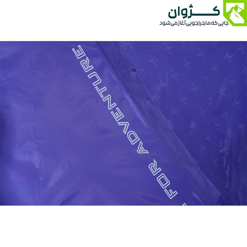شعار برند اسنوهاک روی چادر بسته‌شده