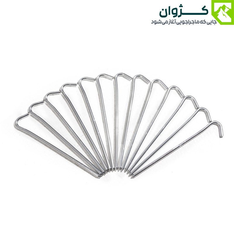 میخ‌های چادر Discovery Plus روی زمینه سفید