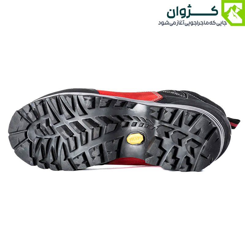 کفی کفش کمچی قرمز با الگوی ضدلغزش مناسب مسیرهای لغزنده