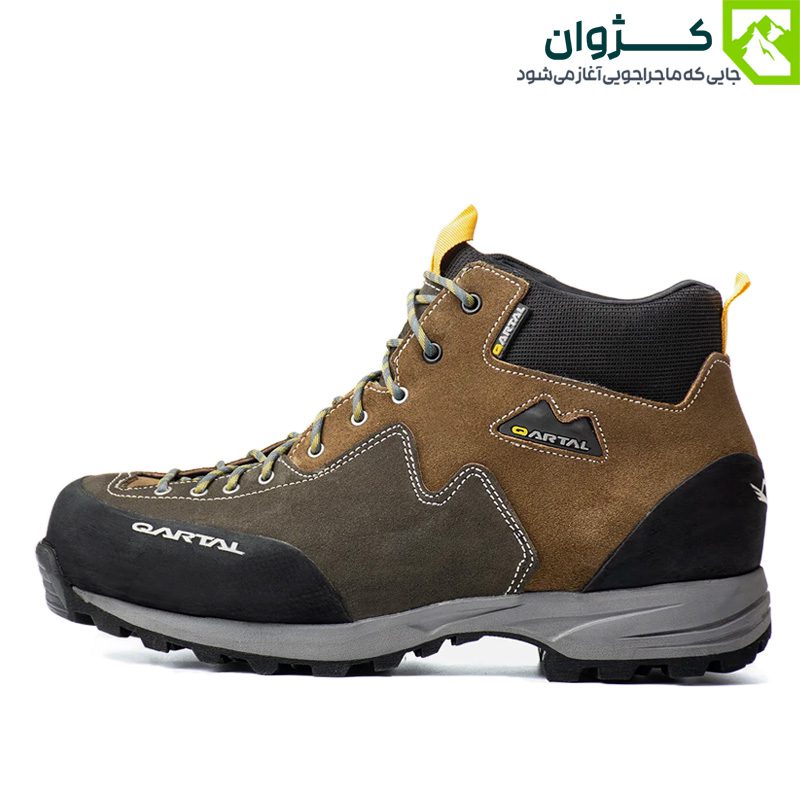 نمای جانبی کفش کوهنوردی قارتال مدل کمچی فیلی با طراحی کلاسیک و رنگ خنثی