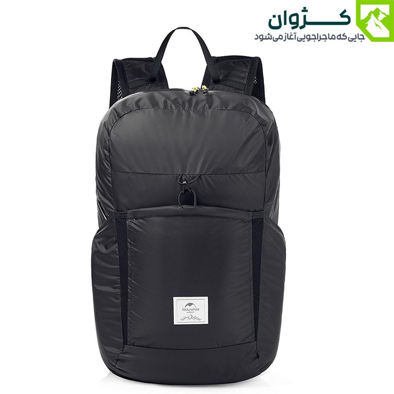 کوله حمله نیچرهایک ۲۲ لیتری با طراحی سبک، پشتی تنفسی و رنگ‌بندی آبی، مشکی و طوسی؛ مناسب برای فعالیت‌های روزانه و فضای باز