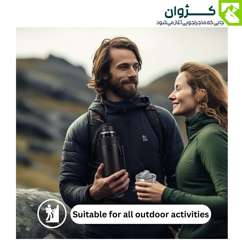 فلاسک اسپن مشکی در دست زوج طبیعتگرد