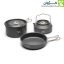 ست کامل ظروف کمپینگ دو نفره اسنوهاک SN-T112 شامل کتری، قابلمه و ماهیتابه، چیده‌شده کنار هم در فضای طبیعت