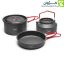 ست کامل ظروف کمپینگ دو نفره اسنوهاک SN-T112 شامل کتری، قابلمه و ماهیتابه، چیده‌شده کنار هم در فضای طبیعت