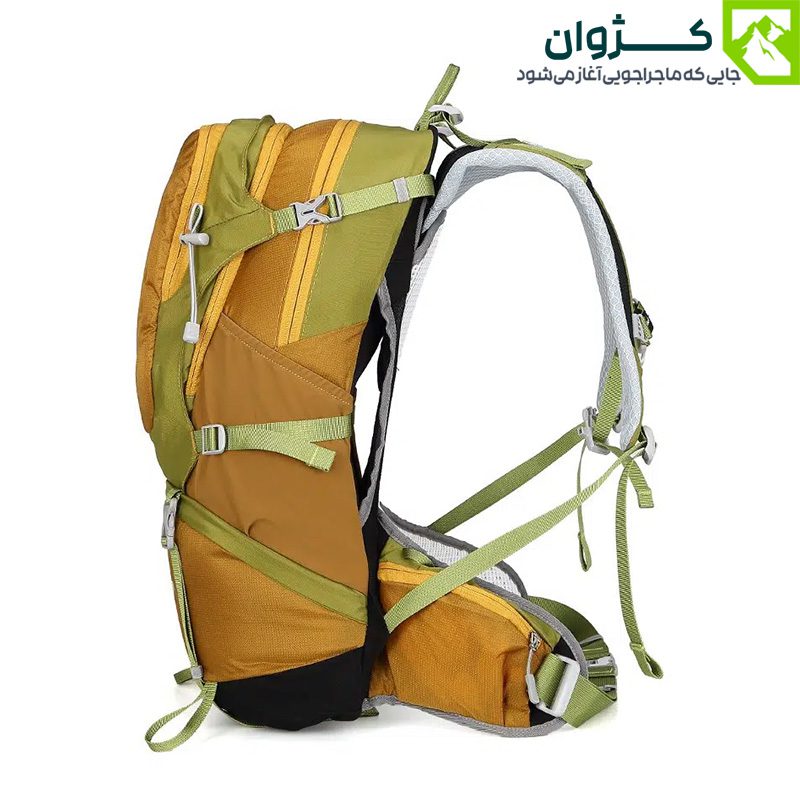 کوله‌پشتی حرفه‌ای اسنوهاک SN-B3125 رنگ قرمز با جیب‌های متعدد، محفظه هدست و حلقه اتصال باتوم، مناسب فعالیت‌های فضای باز