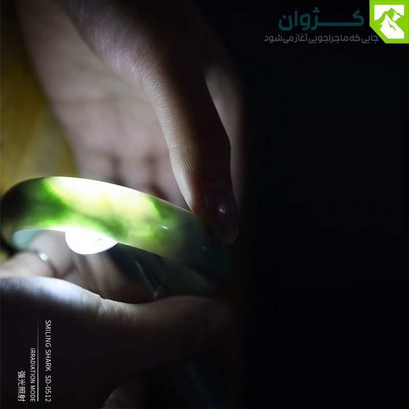 چراغ قوه فرابنفش مدل SD-0512 با بدنه مقاوم و طراحی ارگونومیک