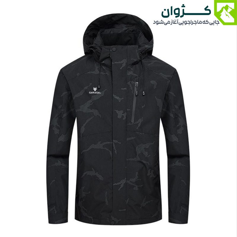 کاپشن مشکی برند CARACAL با طرح استتاری و جیب زیپی، مناسب برای طبیعت‌گردی و استفاده روزمره