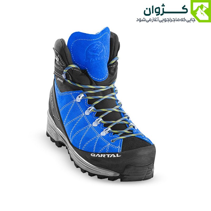 نیم‌رخ کفش آبی سهند قارتال روی زمینه سفید