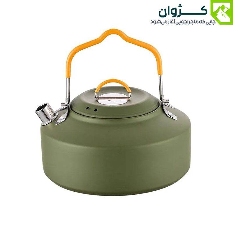 کتری کمپینگ BLACK DEER مدل K02 رنگ سبز زیتونی با دسته نارنجی، طراحی مدرن و مقاوم برای فضای باز