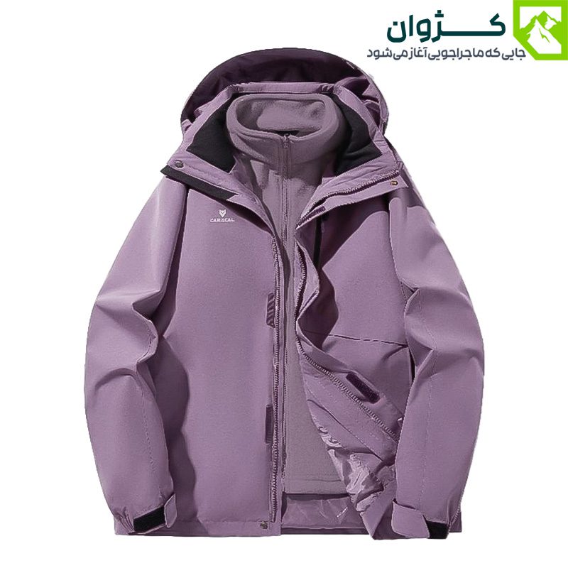 کاپشن دوپوش زنانه کاراکال مدل CA-C3101B رنگ بنفش اسطوخودوسی با طراحی تخصصی برای فضای باز، دارای لایه داخلی پلار و زیپ‌های آب‌بندی‌شده