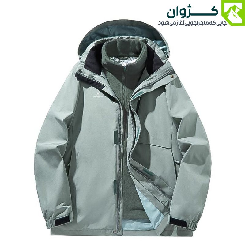 کاپشن دوپوش زنانه کاراکال مدل CA-C3101B رنگ سبز روشن با طراحی تخصصی برای فضای باز، دارای لایه داخلی پلار و زیپ‌های ضدآب