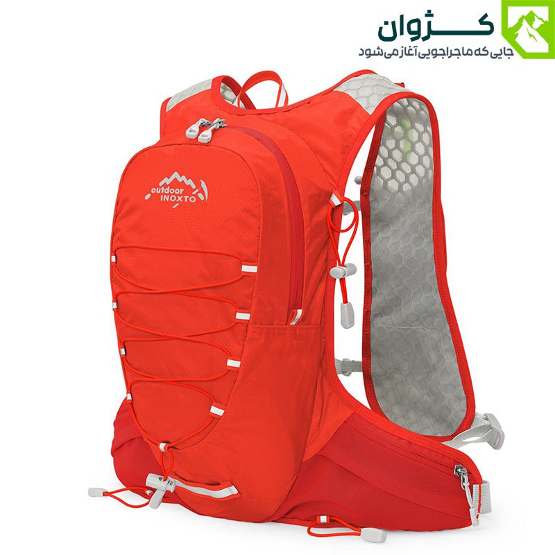 کوله رانینگ INOXTO مدل 577 در رنگ قرمز، دارای بندهای قابل تنظیم، سیستم پشتی مشبک، جیب‌های متعدد و بند نگه‌دارنده تجهیزات، مناسب برای دوچرخه‌سواری و طبیعت‌گردی سبک