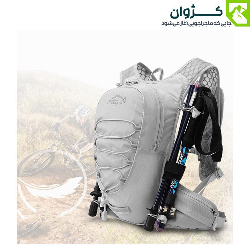 کوله رانینگ INOXTO مدل 577 در رنگ خاکستری روشن، دارای بندهای قابل تنظیم، سیستم پشتی مشبک، بند نگه‌دارنده تجهیزات و طراحی ارگونومیک، مناسب برای دوچرخه‌سواری و طبیعت‌گردی سبک